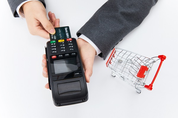 選擇一臺正規(guī)POS機辦理的四大標準 